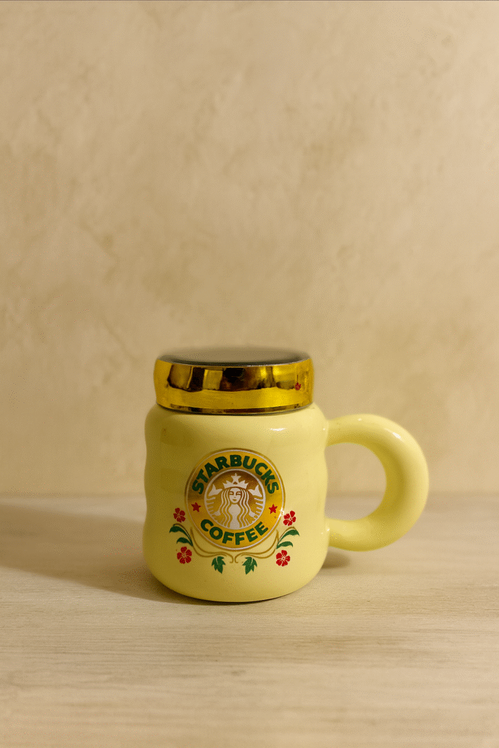 ماگ در آیینه‌ای استارباکس - Image 4