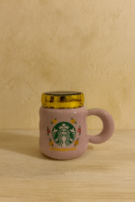 ماگ در آیینه‌ای استارباکس - Image 3