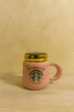 ماگ در آیینه‌ای استارباکس - Image 5