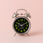 ساعت نقره ای شب نما