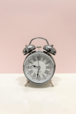 ساعت نقره ای کلاسیک