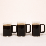 لیوان شیشه‌ای مربع دسته‌دار